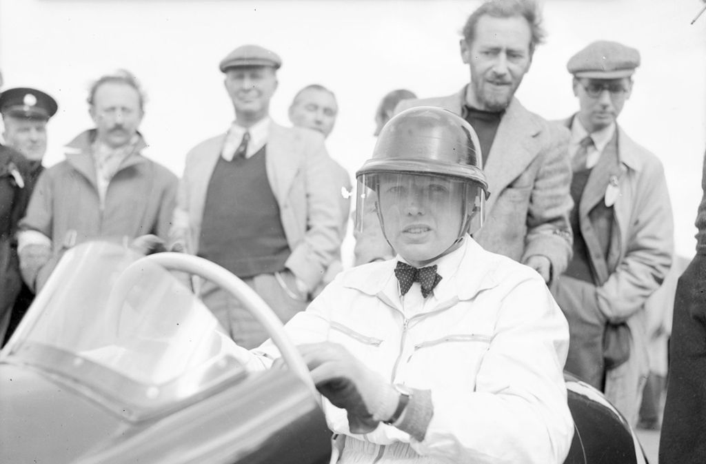 Mike Hawthorn: Der erste britische Formel-1-Weltmeister holte 1958 den Titel. Markenzeichen: mit Fliege am Steuer.