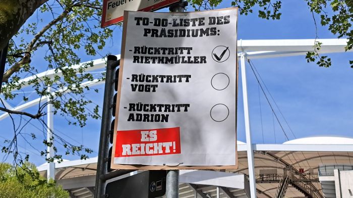 VfB Stuttgart: Plakate und Aufkleber – neue Form der Fanproteste am Samstag