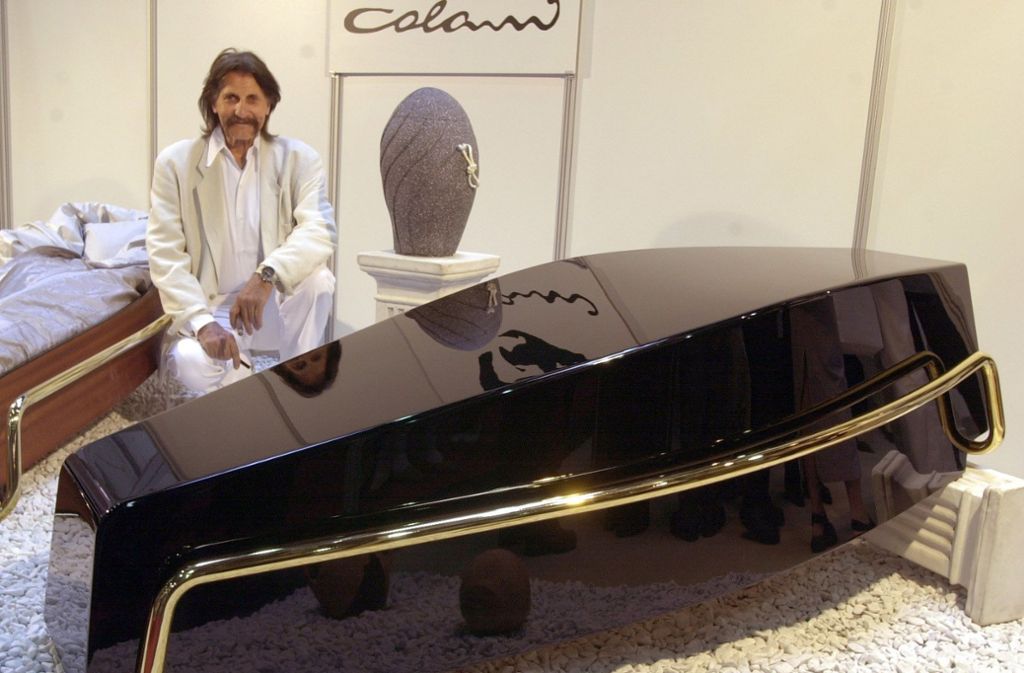 Letzte Ruhe: Über seinen Tod dachte er auch im hohen Alter nicht nach, 2006 stellt Luigi Colani in Düsseldorf aber auf der Fachmesse des Bestattungswesens einen von ihm gestalteten Sarg vor.