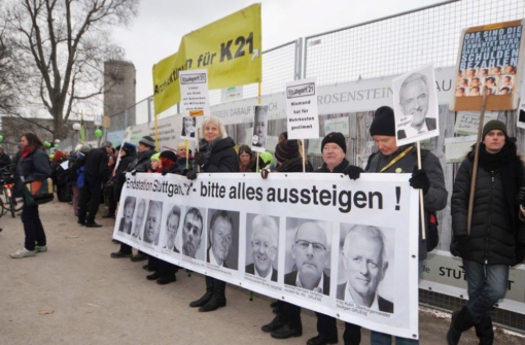 Eine Kundgebung gegen Stuttgart 21 im Februar 2013. Wir dokumentieren den Protest gegen das Bahnprojekt in einer Bilderstrecke. Foto: dpa