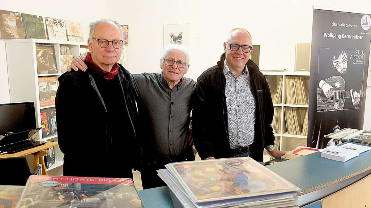 Arnold Maiwald, Helmut Faber und Klaus Reiß (v.li.) in ihrem Geschäft „Die Schallplatte“.