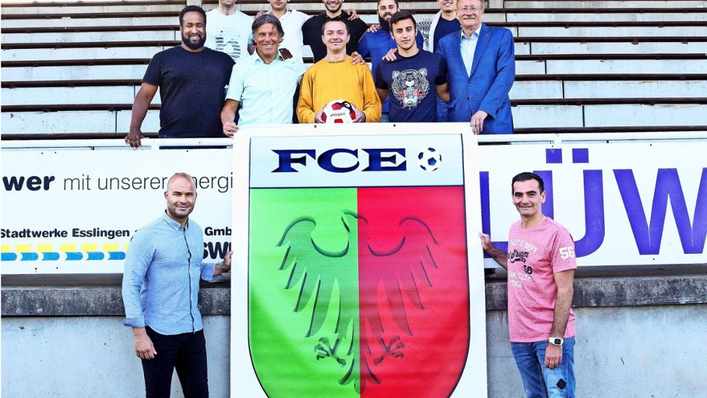  Der FC Esslingen meldet bereits für die kommende Saison eine Männer- und eine Frauenmannschaft für den Spielbetrieb an. Und der Sportvorstand Martin Hägele gibt sogleich ein ehrgeiziges Ziel vor: in zehn Jahren sollen die Herren in der Oberliga kicken. 