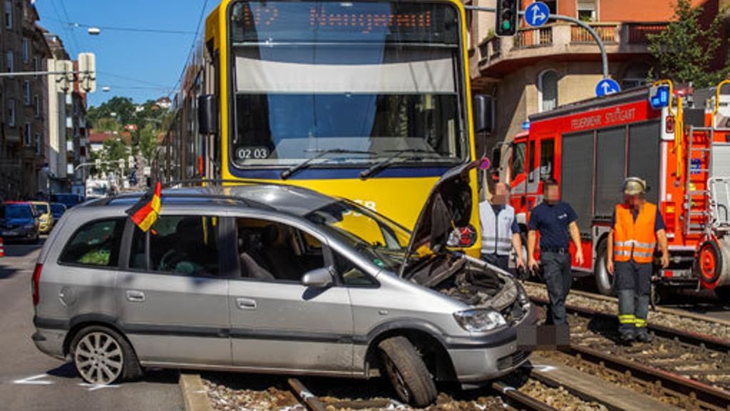 Stuttgart-West: Stadtbahn-Unfall blockiert Verkehr