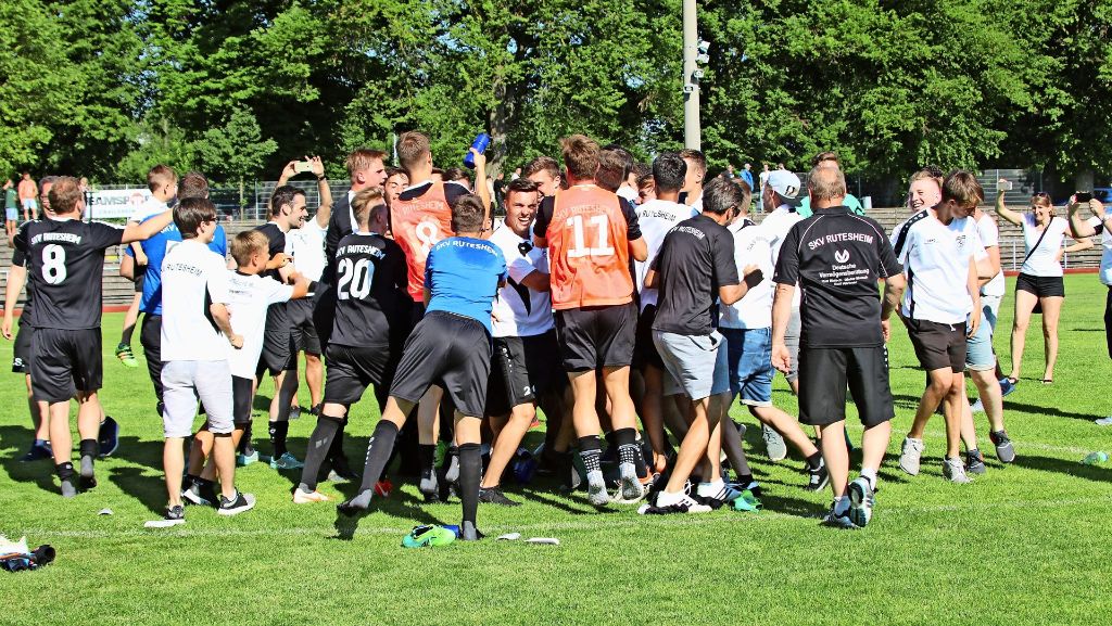 Fußball: Rutesheim  verliert – und feiert  den  Aufstieg
