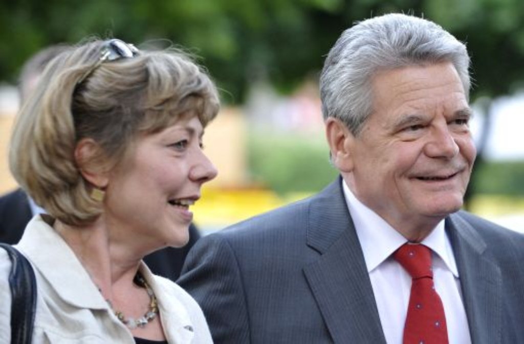 Der Präsidentschaftskandidat Joachim Gauck und seine Lebensgefährtin, die Journalistin Daniela Schadt.