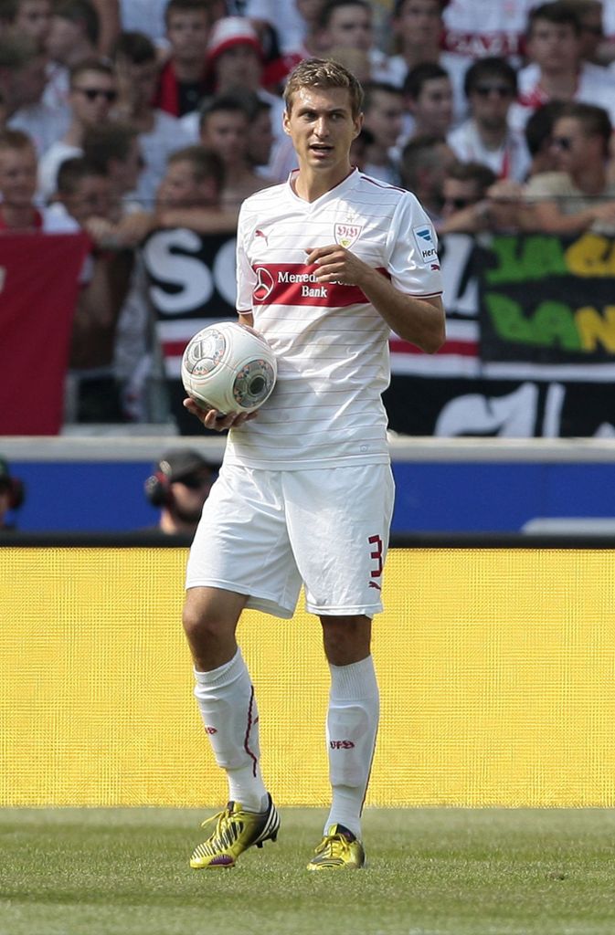 August 2013: Der VfB verliert daheim gegen Bayer mit 0:1. Vor 48 800 Zuschauern wird Daniel Schwaab zum Unglücksraben. Der Abwehrspielter fabriziert ein Eigentor in der 42. Minute.
