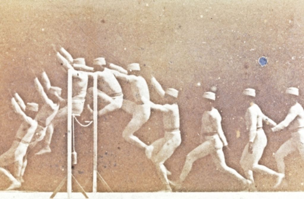Die Möglichkeit, schnelle Bewegungen mit kurzen Verschlusszeiten einzufrieren, war einer der Vorzüge der Fotografie. Der französische Fotograf Étienne Jules Marey fertigte zum Beispiel 1892 diese Mehrfachbelichtung an, um den Bewegungsablauf eines Hürdenläufers sichtbar zu machen.