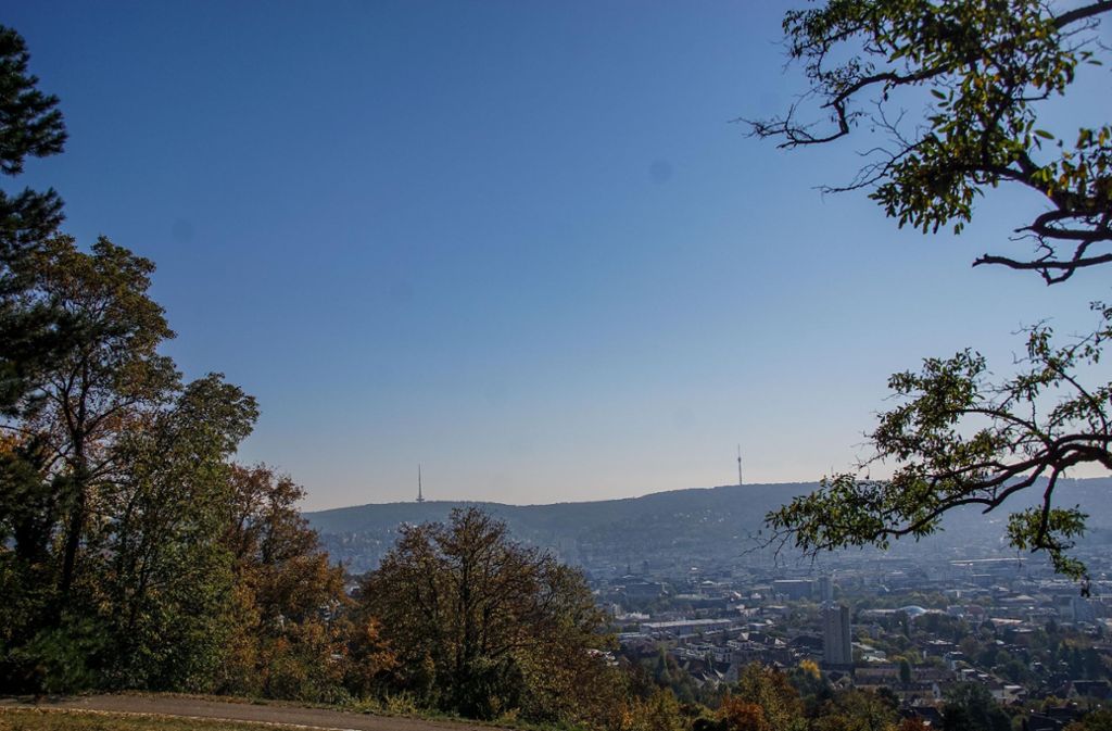 Von dem Hügel aus hat man einen wunderbaren Blick auf den Stuttgarter Kessel.