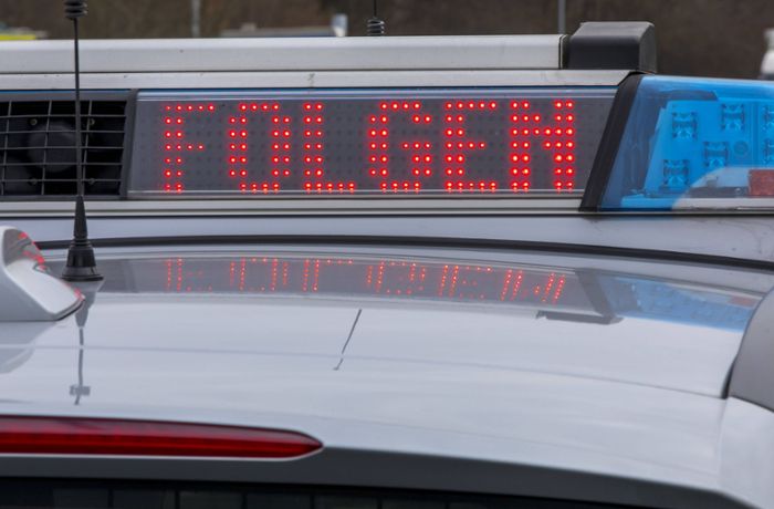 Polizisten erkennen Schlaganfall-Anzeichen bei unsicherem Fahrer