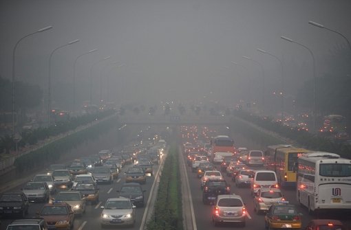 Alltag in Peking: Stau und Smog Foto: dpa