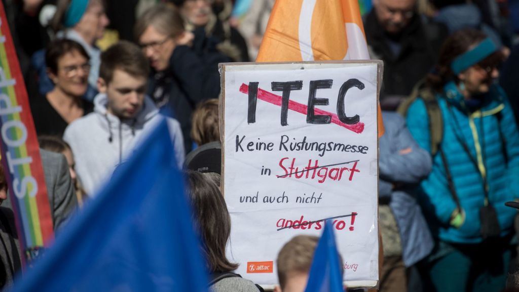 Militärmesse ITEC in Stuttgart: Regierung verteidigt umstrittene Waffenmesse