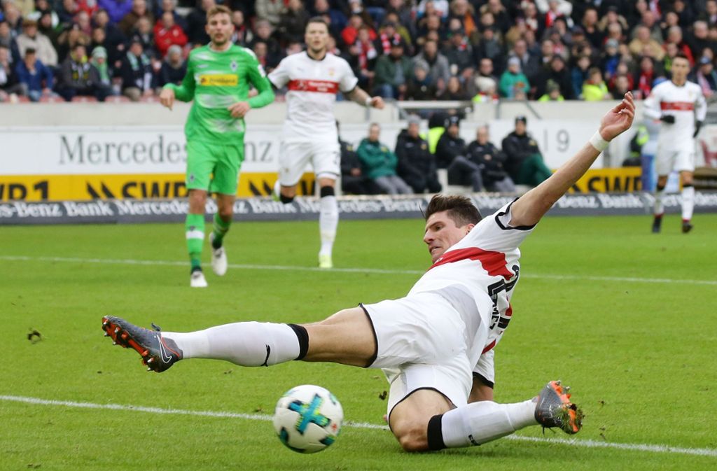 Mario Gomez zeigt vollen Einsatz für den VfB Stuttgart.