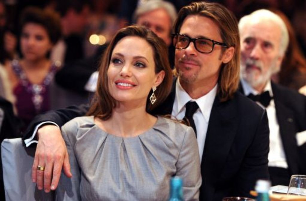 2012: Ganz Berlin im "Brangelina"-Fieber. Angelina Jolie präsentiert auf der Berlinale ihr Balkankriegs-Drama "In the Land of Blood and Honey" - im Hintergrund hält sich ihr Lebensgefährte Brad Pitt.