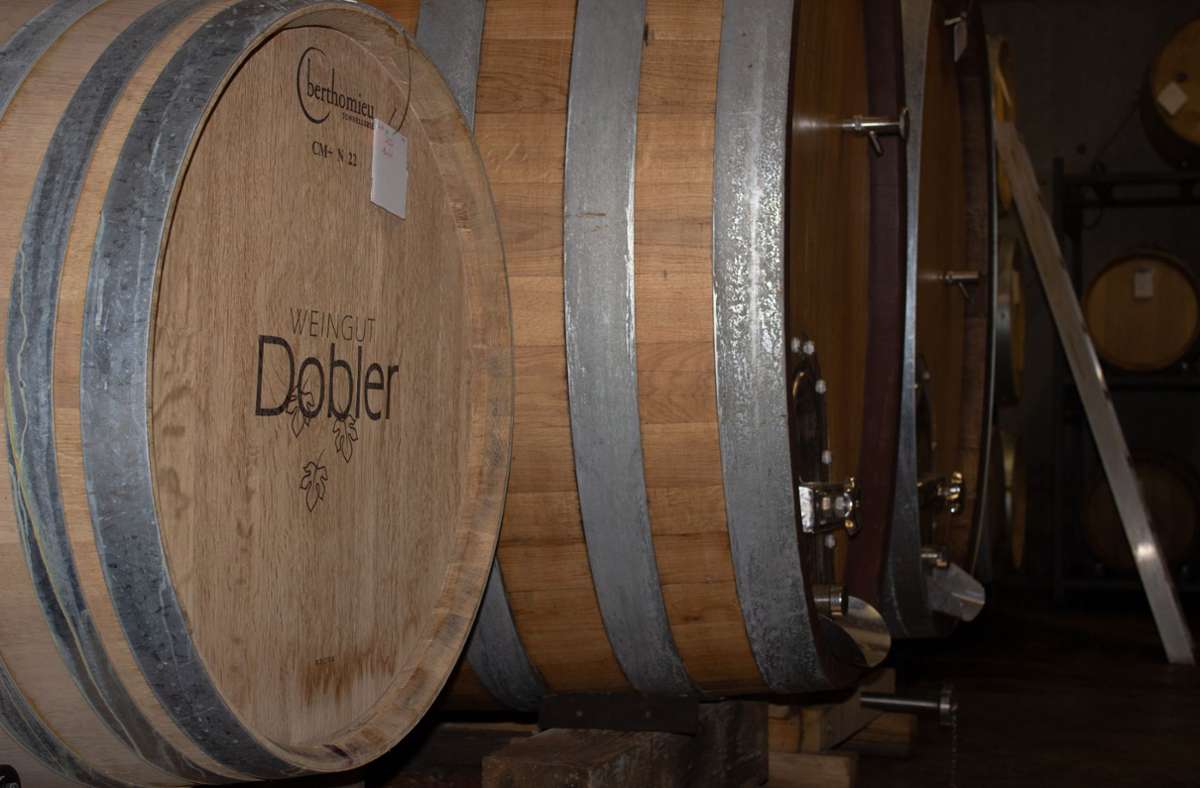 Der Holzfasskeller im Weingut Dobler