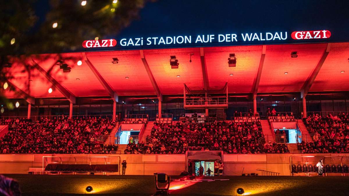 Weihnachtssingen im Gazi-Stadion: Auf der Waldau singen so viele Menschen wie noch nie