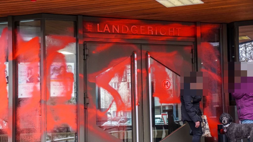 Stuttgart-Mitte: Gerichtsgebäude beschmiert - Zeugen gesucht