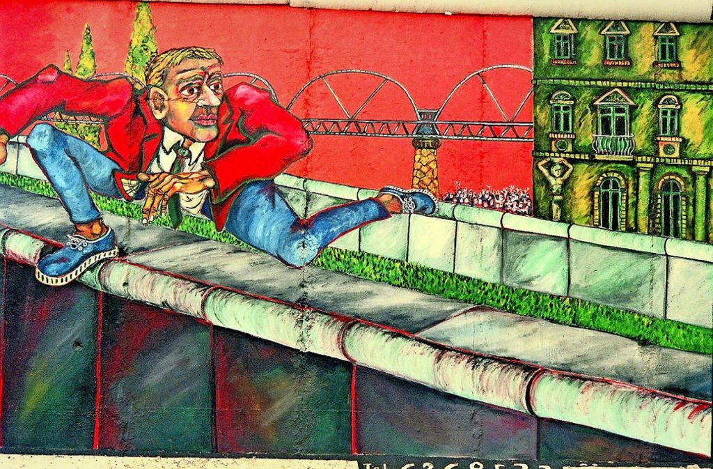 Der plakative „Mauerspringer“ stammt von dem französischen Künstler Gabriel Heimler, der vor dem Mauerfall in der DDR lebte. Der Waiblinger Fotograf Jo Hinko hat ihn verewigt. Foto: Jo Hinko