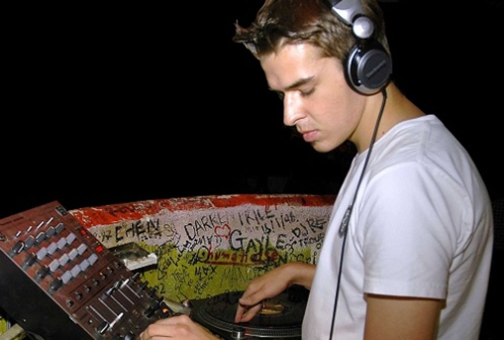 Alexander Franke legt als DJ in Clubs auf...