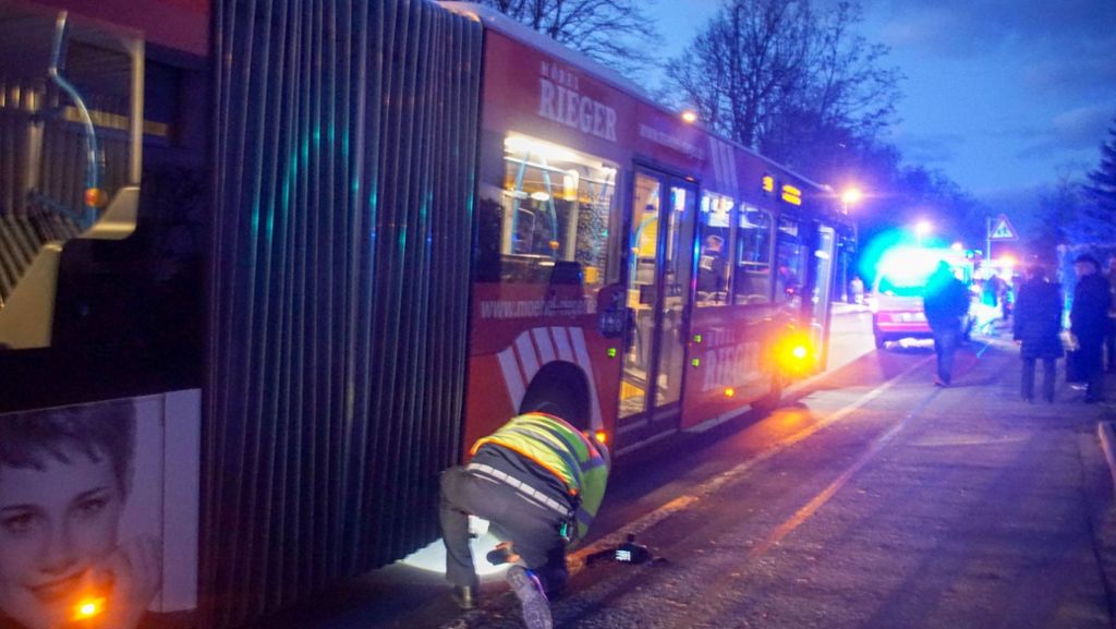 Stuttgart: Kind rennt vor Bus über die Straße – Fünf Verletzte