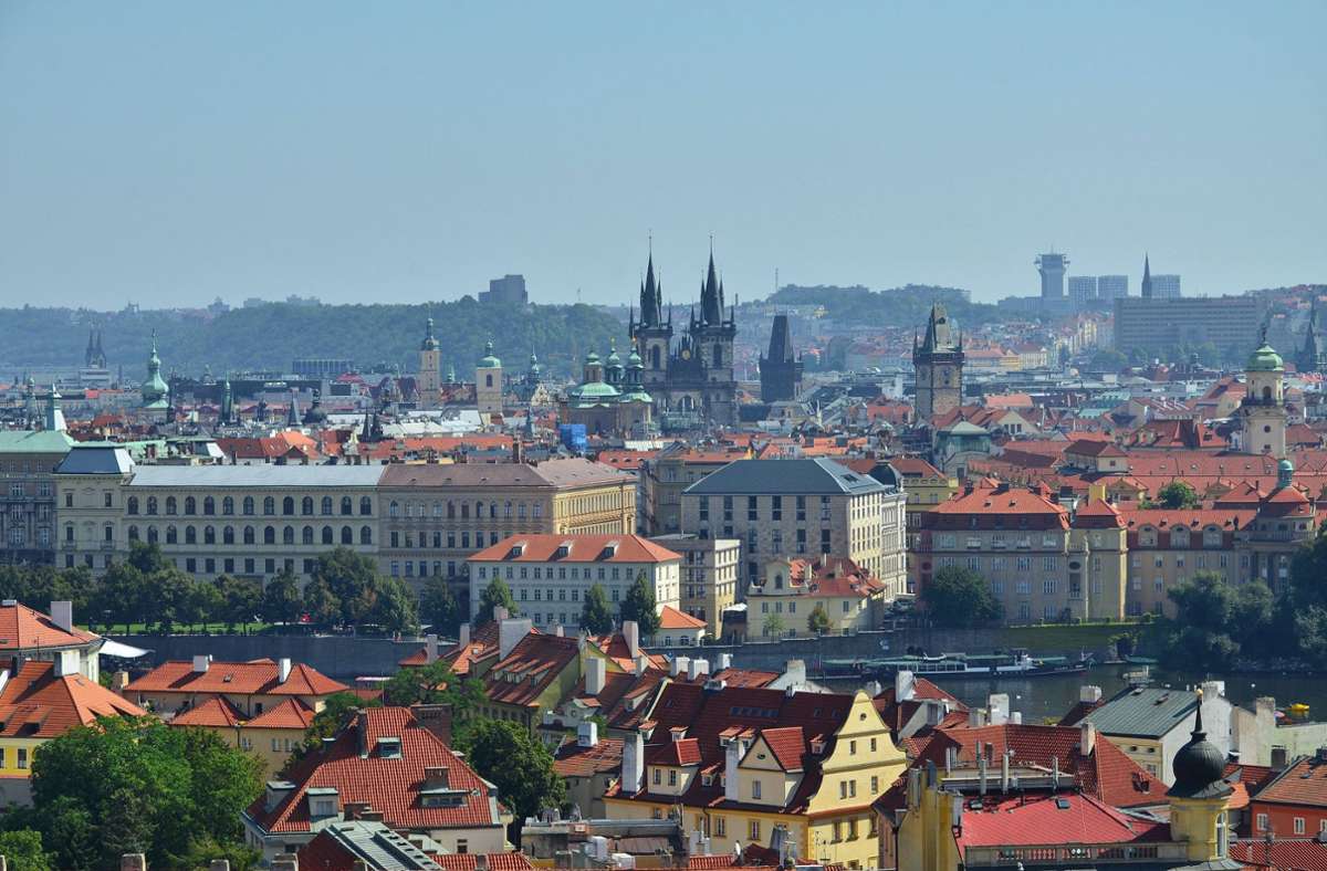 Nachdem in den vergangenen Wochen immer mehr Regionen im Land zu Risikogebieten erklärt wurden, gilt die Reisewarnung des Auswärtigen Amtes jetzt für ganz Tschechien.