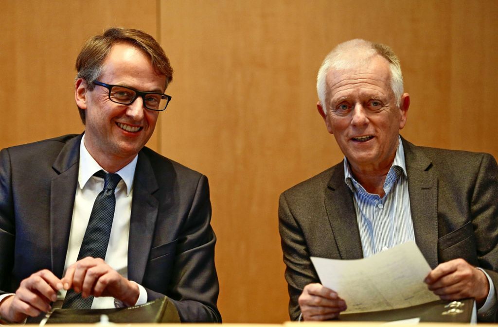Michael Föll, als Stellvertreter von OB Fritz Kuhn (rechts)