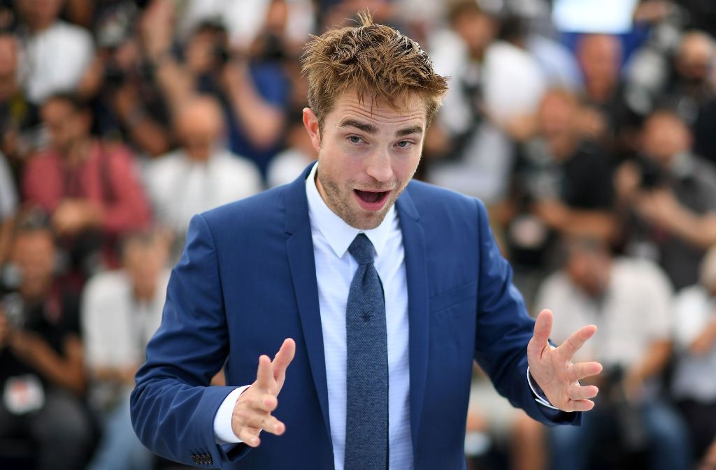 Ein offensichtlich überwältigter Rober Pattinson in Cannes.