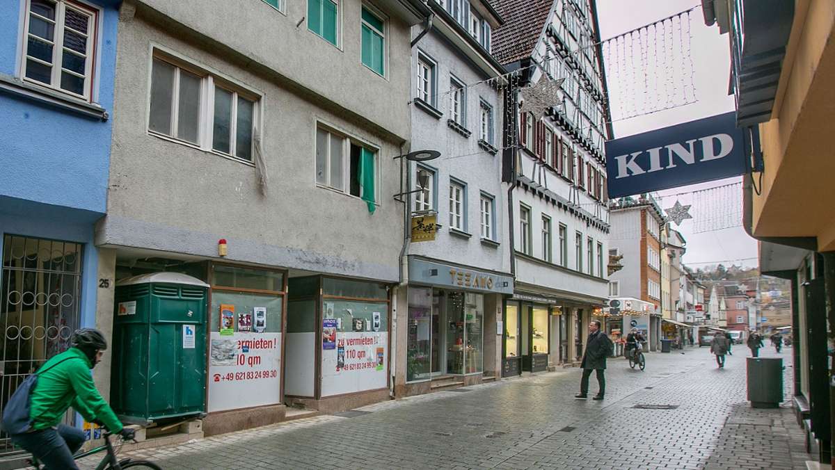  Die CDU will, dass die Stadt leere Läden anmietet und sie bis zu einer neuen Nutzung Kunstschaffenden zur Verfügung stellt. Der Citymanager Thomas Müller muss aber passen: „Ich habe die Flächen dafür nicht.“ 