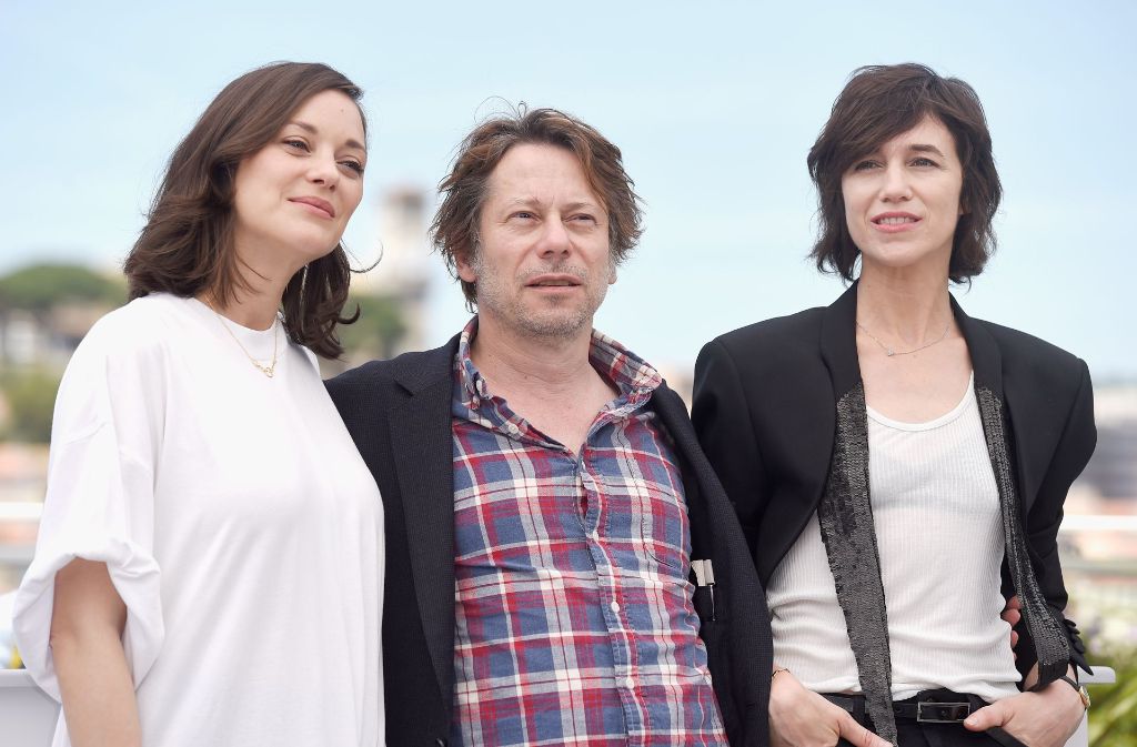 Die Schauspieler Marion Cotillard, Mathieu Amalric und Charlotte Gainsbourg bei der Eröffnung der Filmfestspiele in Cannes. Wer bei der Eröffnung außerdem dabei war, sehen Sie in unserer Bildergalerie. Klicken Sie sich durch.