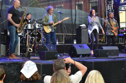 Die Bluefonque-Band beim Auftritt auf dem Böblinger Marktplatz im Sommer 2020. Foto: edi