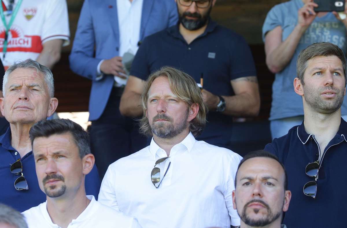 Sven Mislintat (Mitte) begann im Mai 2019 beim VfB als Sportdirektor. nach Stuttgart gelotst haben ihn Ex-Präsident Wolfgang Dietrich (li.) und Ex-Vorstandschef Thomas Hitzlsperger.
