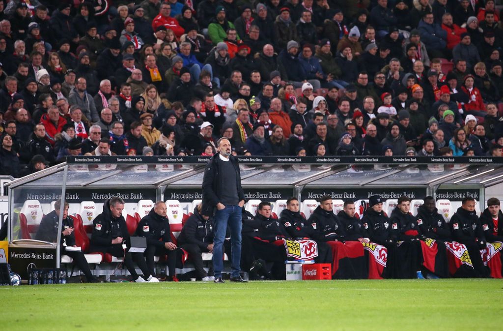 ...und feierte mit seinem Team einen Einstand nach Maß: Gegen das ambitionierte Team des FCH gewann der VfB Stuttgart mit 3:0.