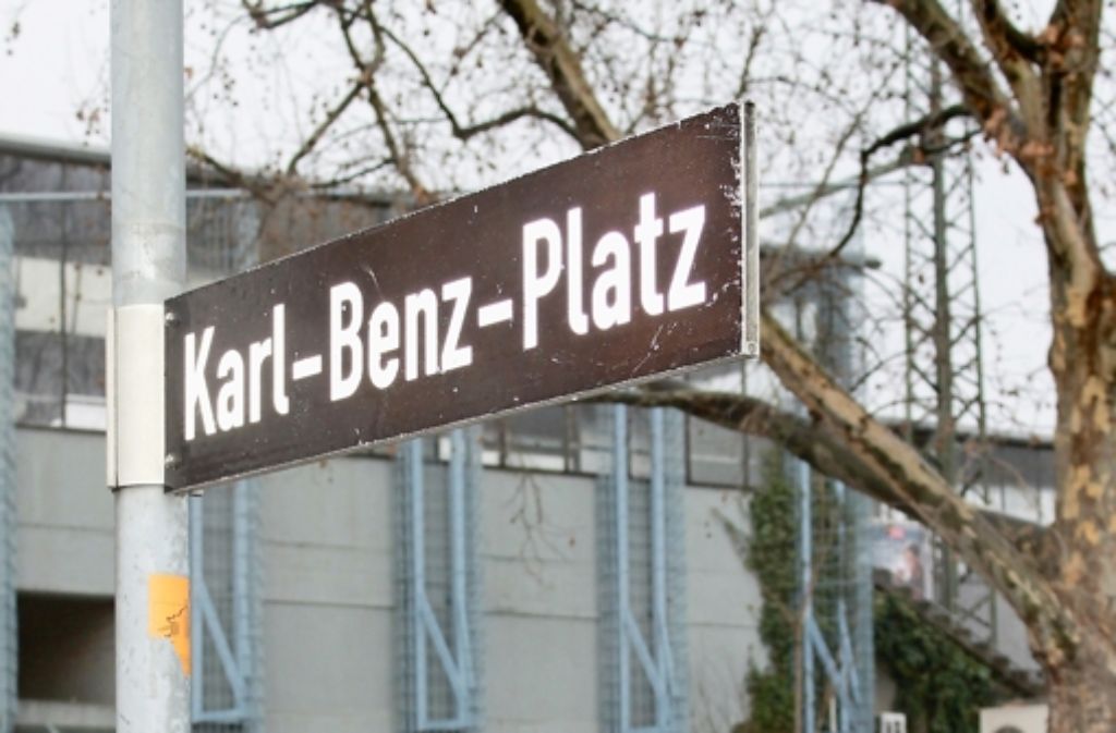 Bis 1986 wurde Karl Benz auf dem Straßenschild mit C geschrieben. Foto: Maira Schmidt