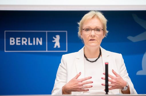 Die Berliner Landeswahlleiterin Petra Michaelis will die Pannen am Wahlsonntag aufarbeiten. Foto: dpa/Christoph Soeder