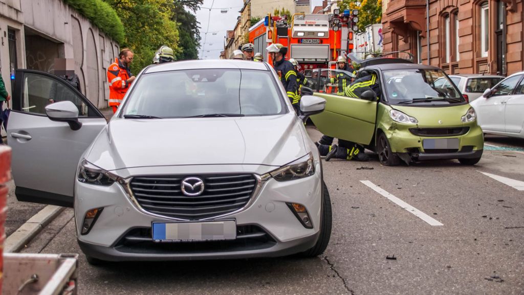 Crash in Stuttgart-Süd: Böheimstraße nach Unfall mit zwei Autos gesperrt