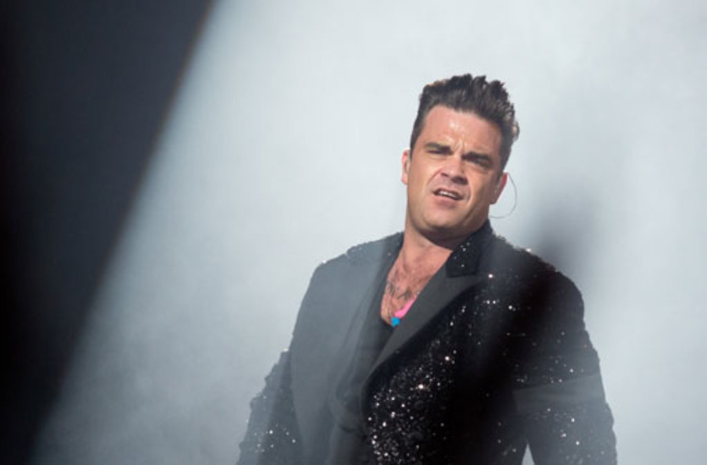 Und dann macht sich ein etwas pummeliger gewordener Robbie Williams 2013 auch wieder auf, Europas Stadien zum Rasen zu bringen.