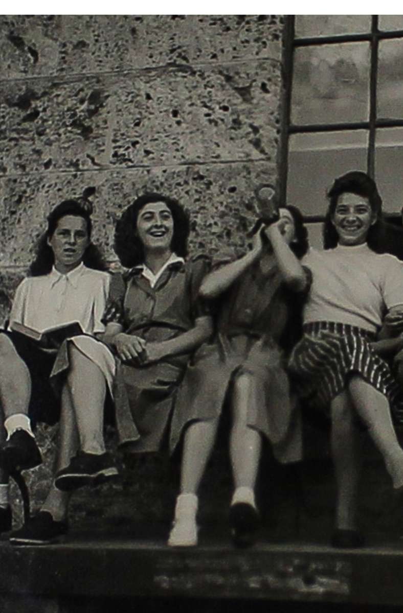 Berta Dieterle (rechts) mit Kolleginnen im Jahr 1949