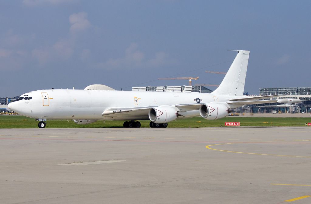 Die Boeing E-6 soll bereits am Donnerstag auf dem Stuttgarter Flughafen gelandet sein.