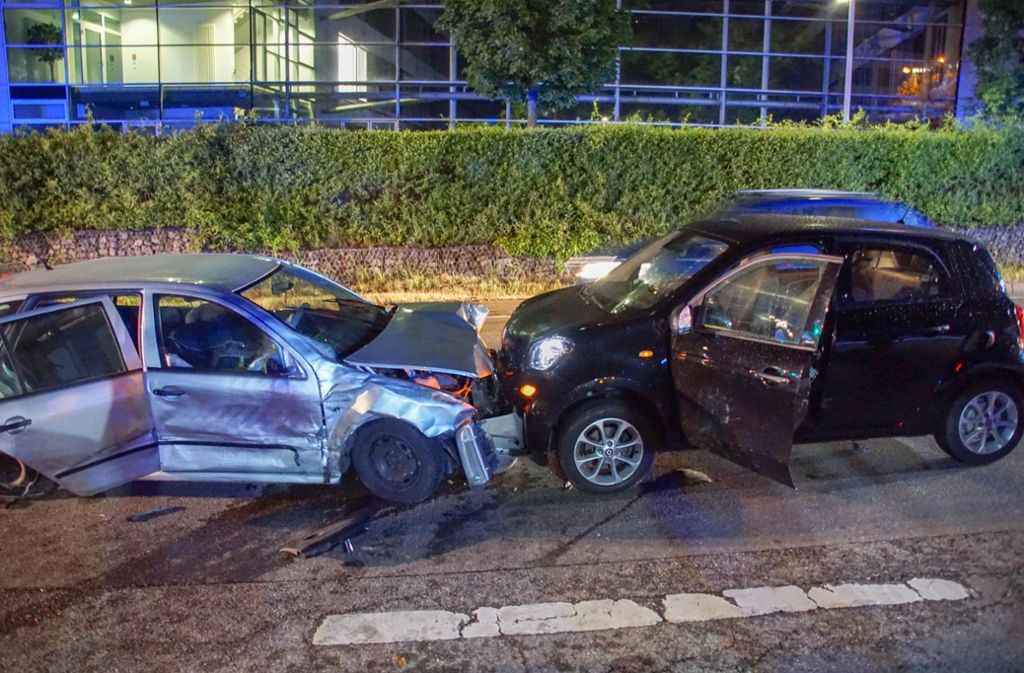 Bei dem Unfall in Stuttgart Degerloch wurde der Fahrer des Skoda vorsorglich in ein Krankenhaus gebracht.