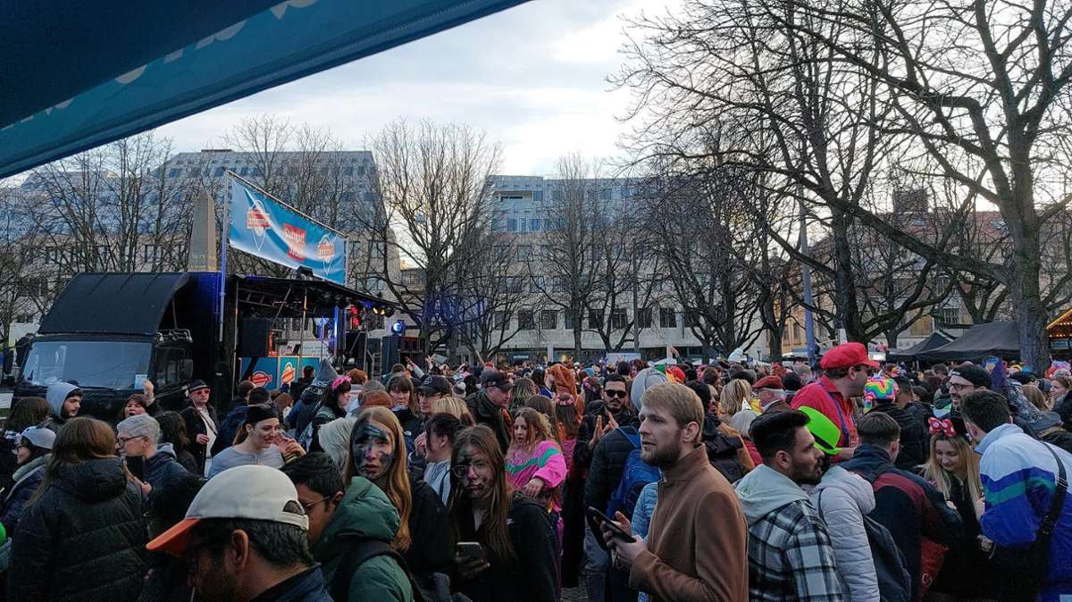 Am Schluss versammelten sich unzählige Menschen auf dem Karlsplatz, um Party zu machen.