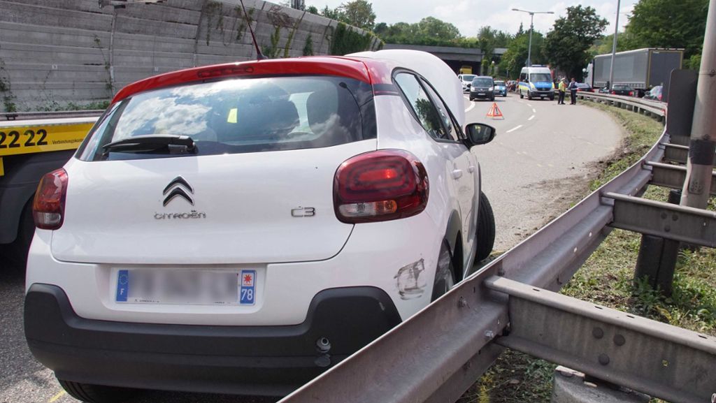 Unfall in Stuttgart: Verkehrschaos auf B10 nach Crash beim Leuzetunnel