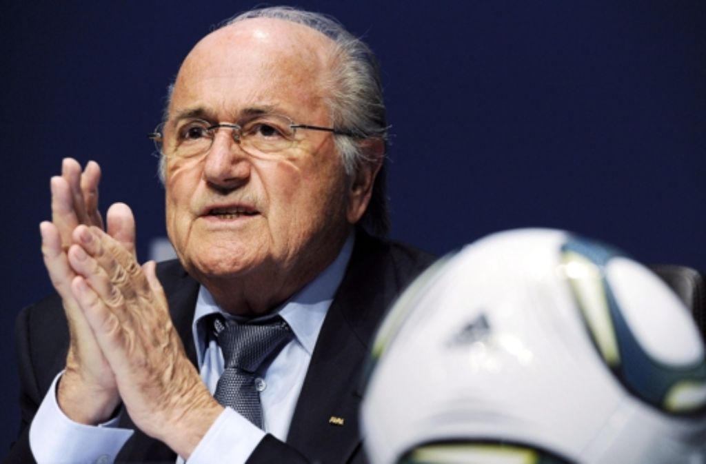 Blatter unterstützte für die Fifa auch humanitäre Projekte, so zum Beispiel seit 1994 die SOS Kinderdörfer. Mit der Unicef, dem Kinderhilfswerk der Vereinten Nationen, startete er die Kampagnen „Pure Hope, Pure Football“ und „Sag Ja zu Kindern“. Auch mit der Weltgesundheitsorganisation WHO half er Kindern.