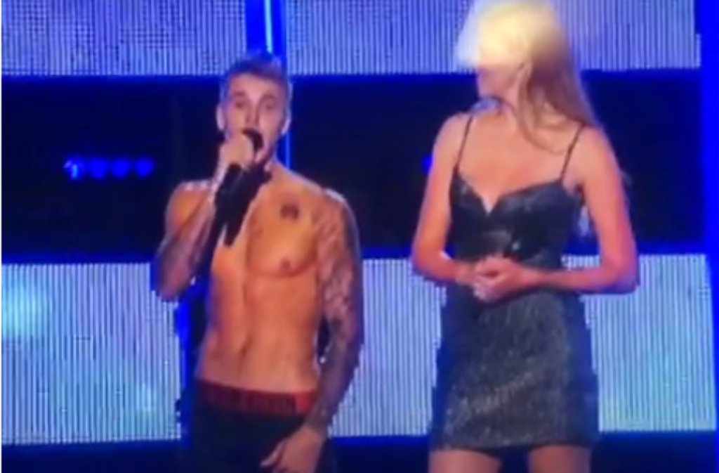 Pop-Star Justin Bieber ließ bei der New York Fashion Week gar die Hüllen fallen.