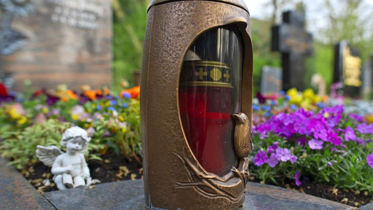 Kerzen-Verbot: Auf dem Friedhof gehen die Lichter aus