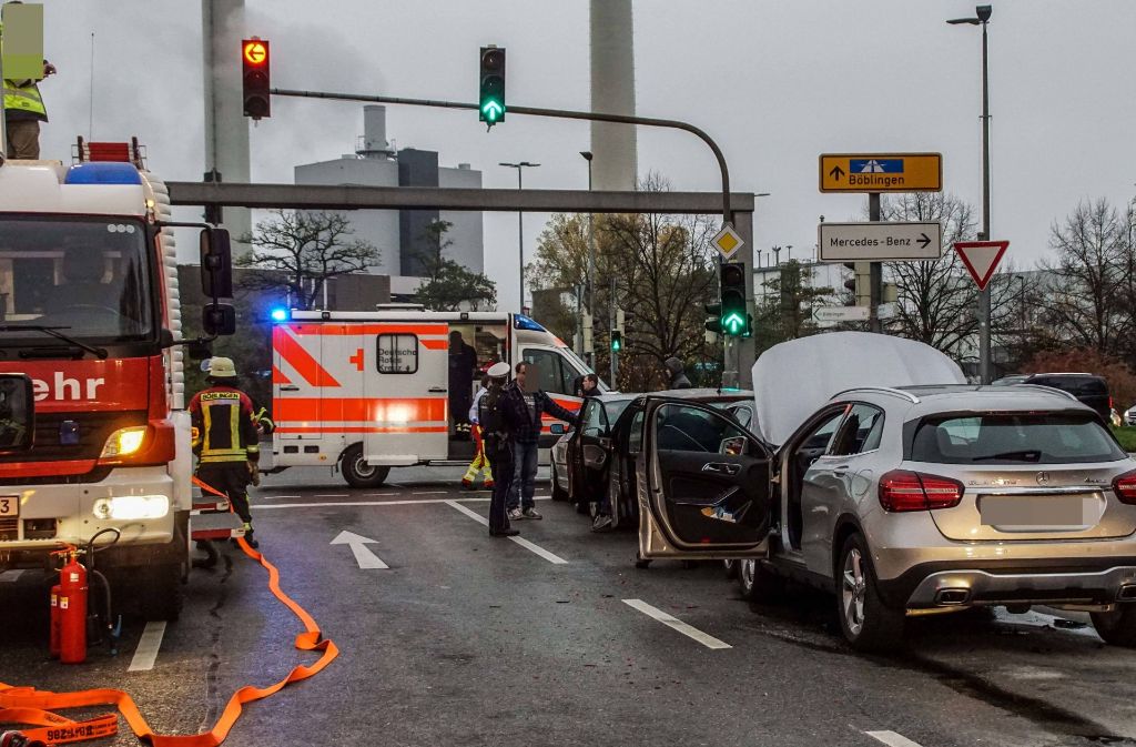 Der Unfall passierte vor einer Ampel in der Rudolf-Diesel-Straße, die auf Rot stand.
