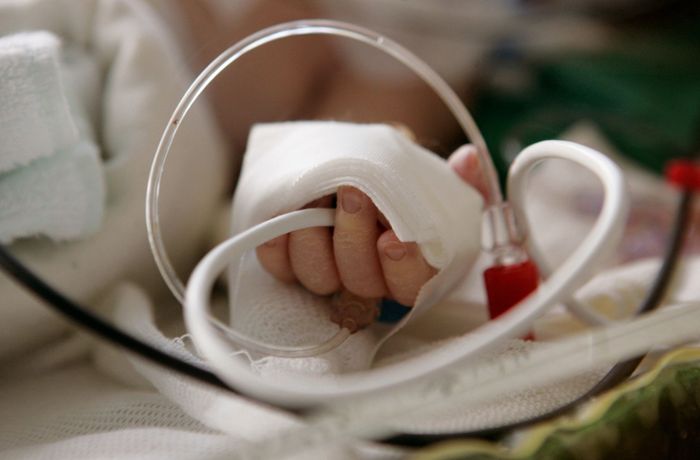 Schwer kranker Säugling aus Krankenhaus entführt