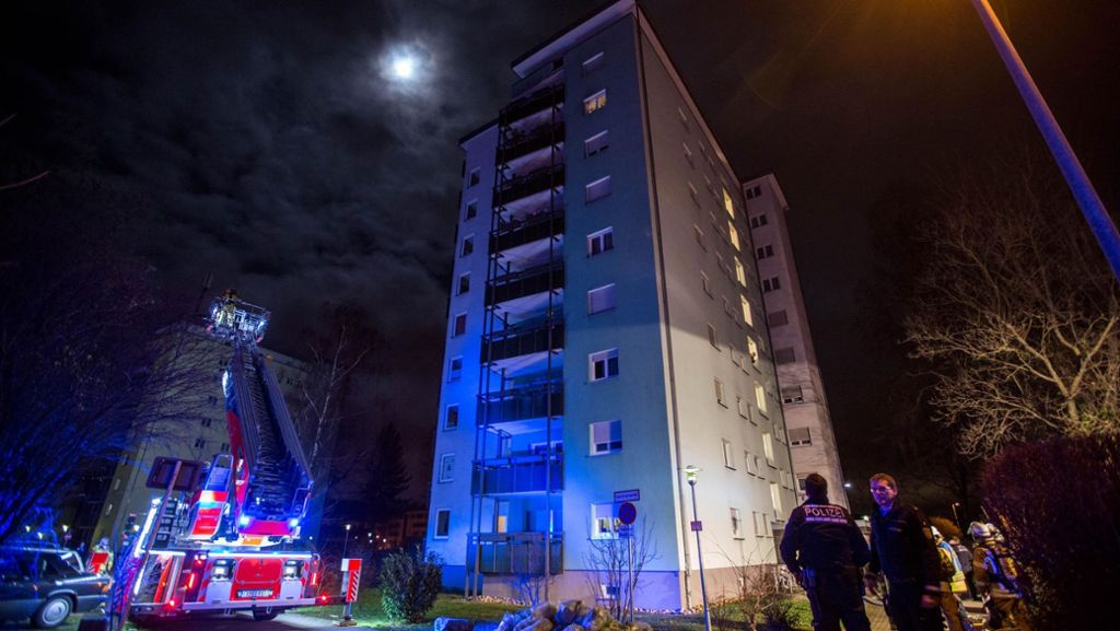 Mehrfamilienhaus in Esslingen: Frau wird bei Brand schwer verletzt