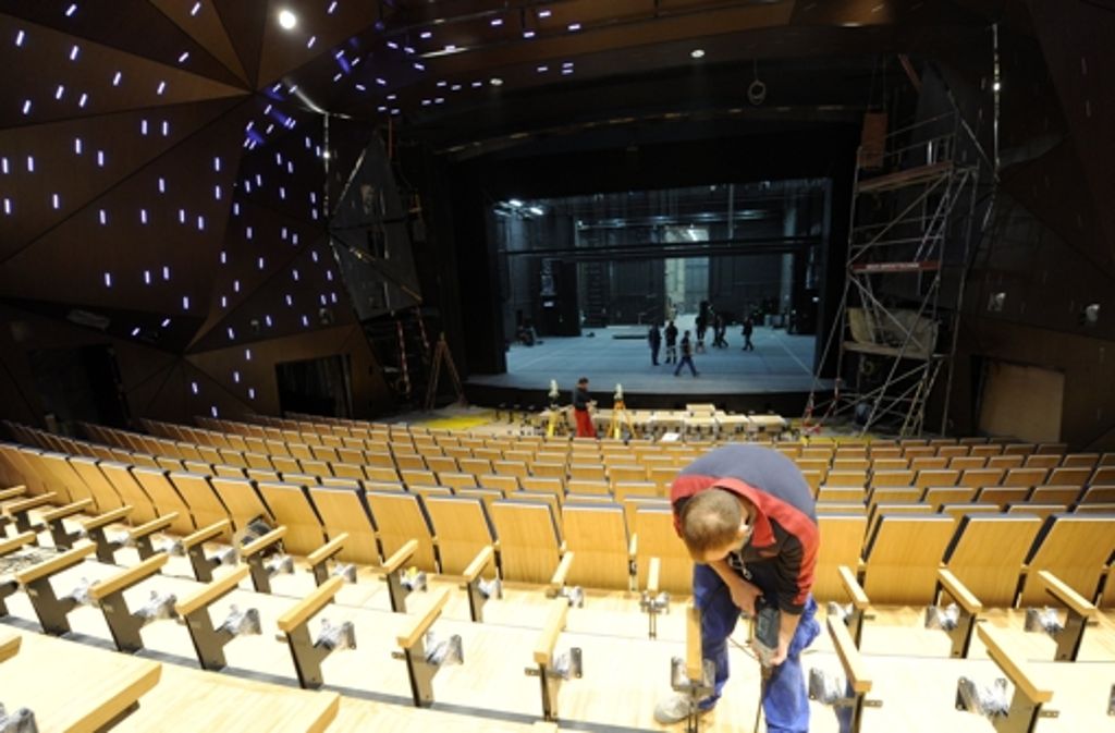Eine „Tragödie voller Pannen“ ist laut dem Bund der Steuerzahler die mangelhafte Renovierung des Staatstheaters in Stuttgart. Fehlende Eintrittsgelder und teure Nachbesserungen sorgen für zusätzliche Kosten in Höhe von neun Millionen Euro.