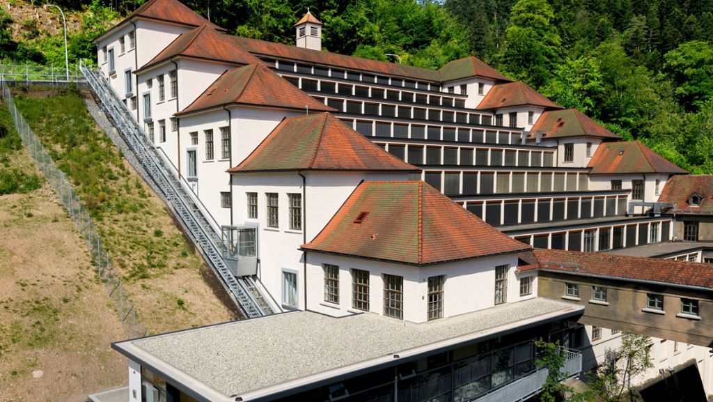  Das Junghans Museum in Schramberg verbindet Industriearchitektur und Schwarzwälder Uhrengeschichte. Der Unternehmer Hans-Jochem Steim hat den Terrassenbau, der in Kriegszeiten entstand, liebevoll sanieren lassen. 