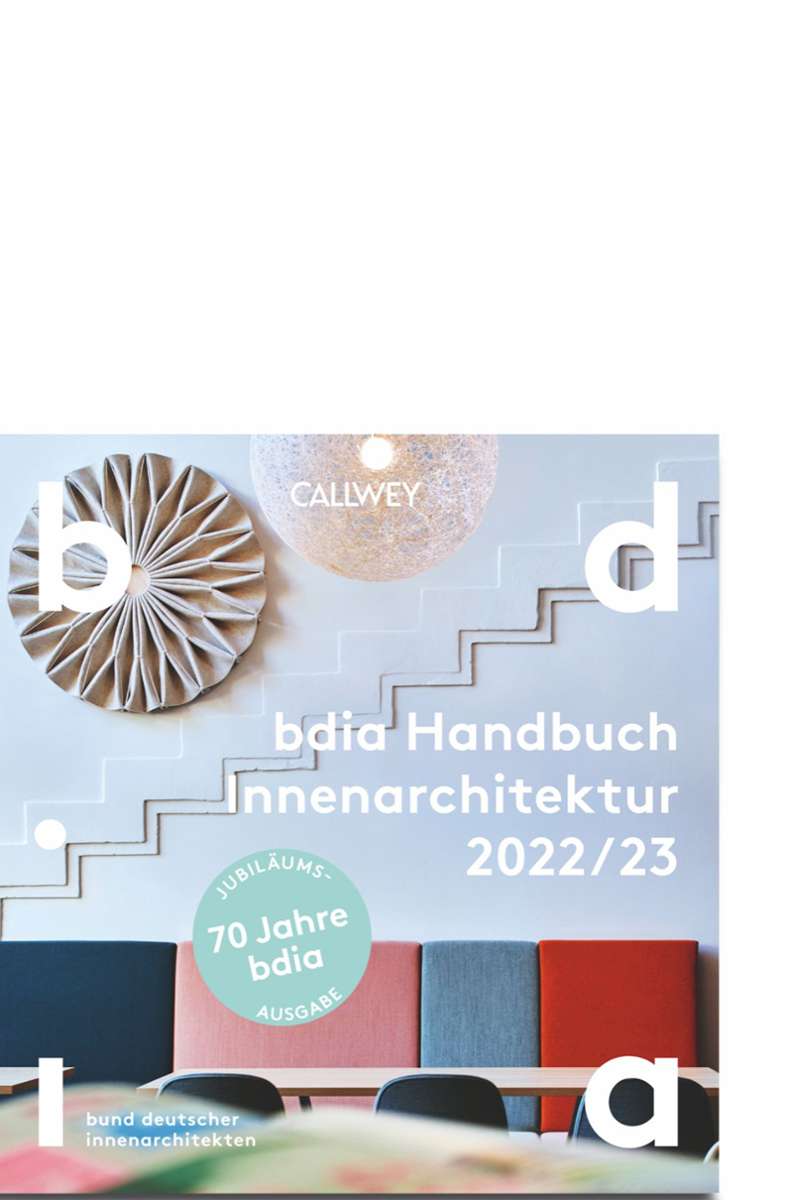 Die vorgestellten Projekte sind in diesem im Callwey Verlag erschienenen Bildband: „bdia Handbuch Innenarchitektur 2022/2023“ zu finden.