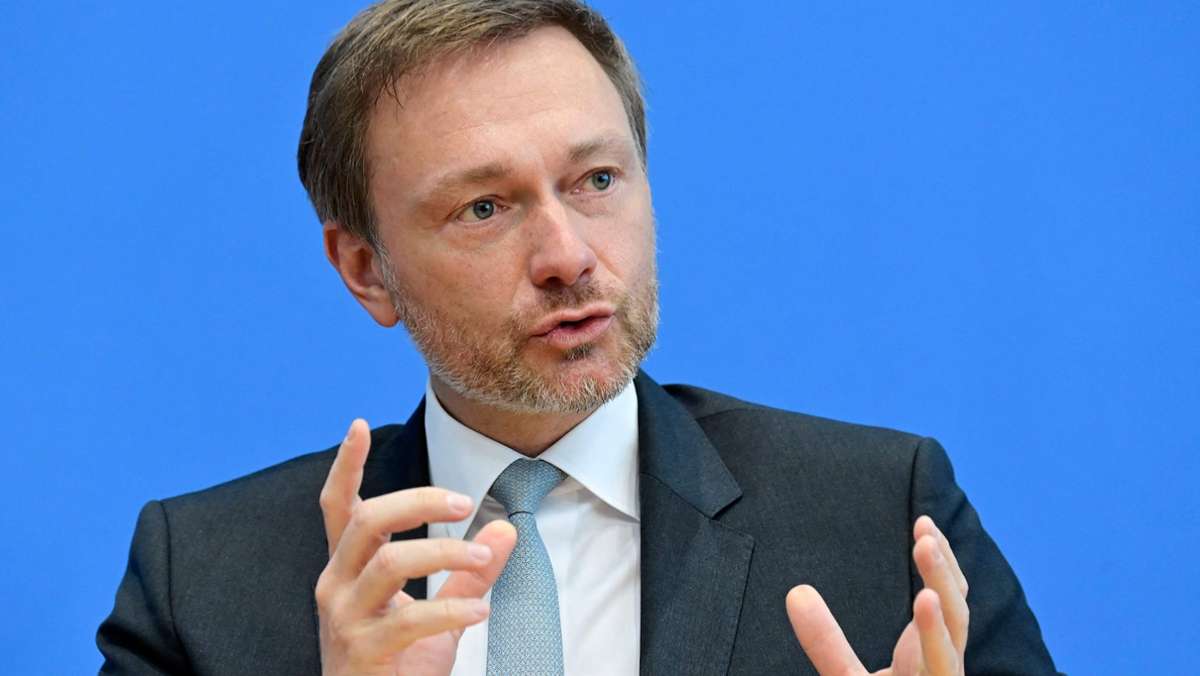  Im Gespräch macht der FDP-Vorsitzende Christian Lindner klar, wen er sich nach der Bundestagswahl als Koalitionspartner vorstellen kann. Und erklärt, warum seine Partei in Sachen Mobilität für Technologieoffenheit ist – und gegen Steuererhöhungen. 